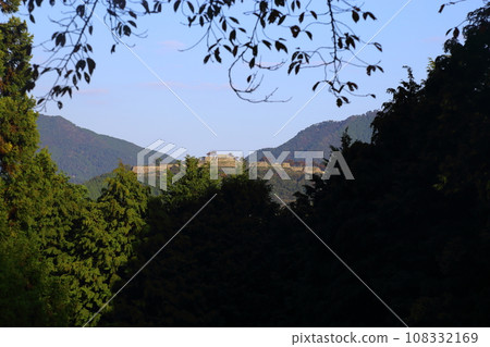 Takeda Castle ruins from Ritsuunkyo (no sea of clouds, October) [Asago City, Hyogo Prefecture] 108332169