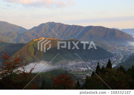 立雲峽的竹田城遺址（無雲海，10月）【兵庫縣朝來市】 108332187
