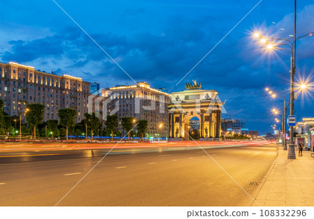 Triumphal Arch on Kutuzovsky avenue in Moscow at night. Triumphal Arch on Kutuzovsky avenue in Moscow at night. 108332296