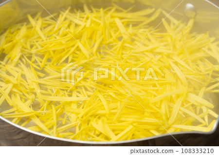 煮熟的食用菊花 煮熟的食用菊花 108333210