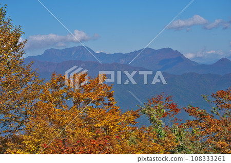 從五龍富看見秋天的戶隱山脈 從五龍富看見秋天的戶隱山脈 108333261