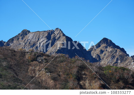 從八方尾根眺望白馬連峰的一號山和二號山 108333277
