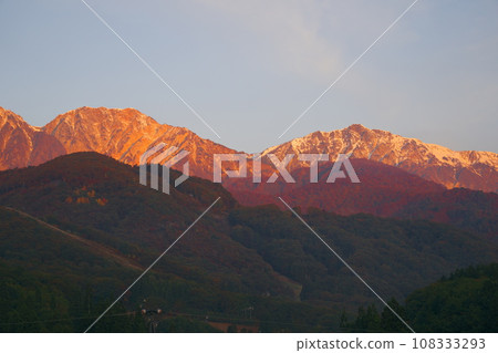 Morgenrot of Mt. Shushi and Mt. Hakuba in the Hakuba Mountain Range 108333293