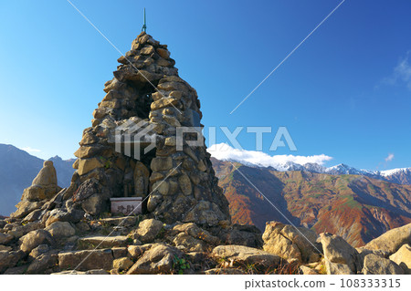 Happo-one and the Hakuba mountain range seen from the Jizo cairn of Goryu Distance View 108333315