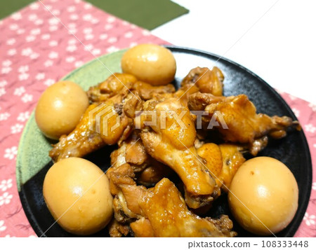 美味的雞翅和雞蛋燉菜 美味的雞翅和雞蛋燉菜 108333448