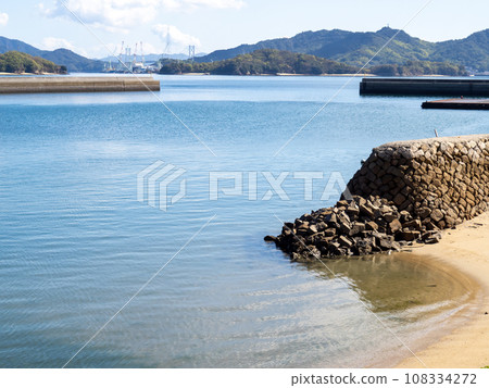 崎島（廣島縣三原市）的海岸和瀨戶內海平靜美麗的風景。 108334272