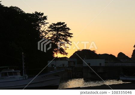 沐浴在夕陽下的仁科港景色 108335046