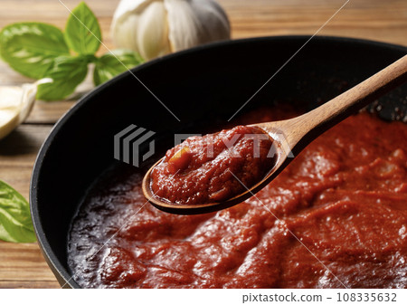 Tomato sau Tomato sau 108335632