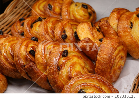 Many pineapple pie for sale at dessert or bakery shop. Bread food. Many pineapple pie for sale at dessert or bakery shop. Bread food. 108336123