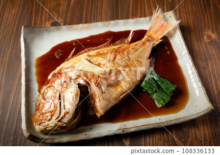 煮沸的海鯛海鯛 108336133