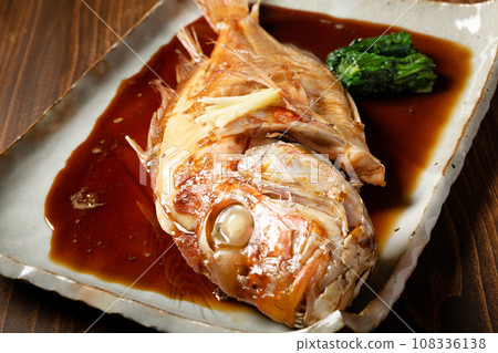 煮沸的海鯛海鯛 108336138