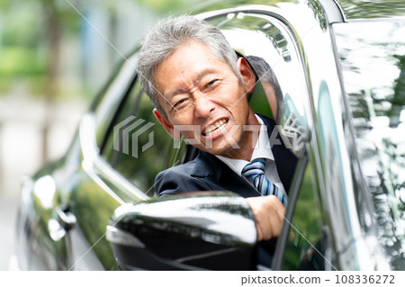 老人開車時容易生氣 108336272