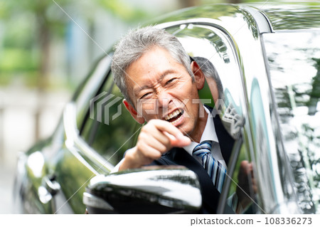 老人開車時容易生氣 108336273