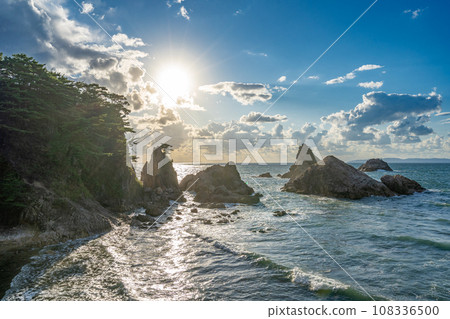 壯觀的岩石海岸 - 融合松島和男鹿之美的壯麗景色 - 浪漫的夜景 壯觀的岩石海岸 - 融合松島和男鹿之美的壯麗景色 - 浪漫的夜景 108336500