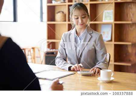 Asian businesswoman talking about money Asian businesswoman talking about money 108337888