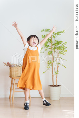 Children rejoicing 108341350