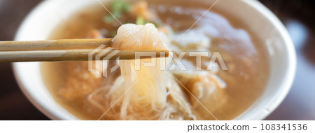 土魠魚羹 土魠魚羹麵 fried fish fillet rice noodle thick sou 土魠魚羹 土魠魚羹麵 fried fish fillet rice noodle thick sou 108341536