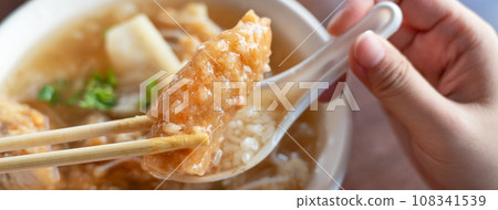 土魠魚羹 土魠魚羹麵 fried fish fillet rice noodle thick sou 土魠魚羹 土魠魚羹麵 fried fish fillet rice noodle thick sou 108341539
