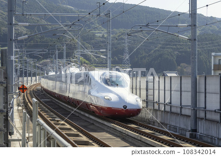 Nishikyushu Shinkansen "Kamome" approaching Ureshino Onsen Station Nishikyushu Shinkansen "Kamome" approaching Ureshino Onsen Station 108342014