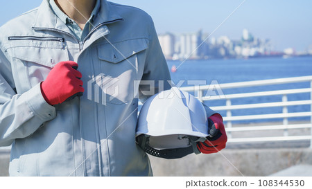 Men in helmets and work clothes, sea and industrial area│Construction industry, manufacturing industry, plant image Men in helmets and work clothes, sea and industrial area│Construction industry, manufacturing industry, plant image 108344530