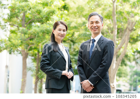 商務新鮮綠色男女2人 108345205