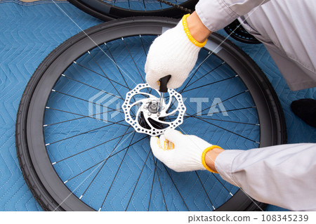 Bicycle (road bike) disc brake assembly work 108345239