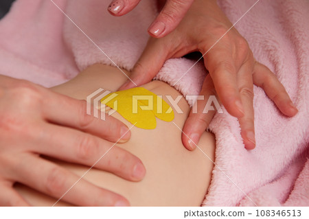Process of kinesio taping on navel of child. Process of kinesio taping on navel of child. 108346513