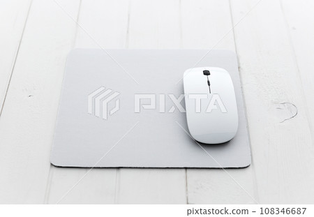 white computer mouse white computer mouse 108346687