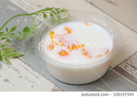 瓊脂, 牛奶, 甜點, 牛奶瓊脂, 橘子, 便利商店甜點, 乳製品, 橘子, 水果, 食品 瓊脂, 牛奶, 甜點, 牛奶瓊脂, 橘子, 便利商店甜點, 乳製品, 橘子, 水果, 食品 108347384
