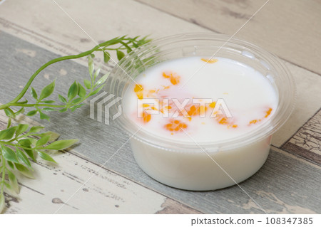瓊脂, 牛奶, 甜點, 牛奶瓊脂, 橘子, 便利商店甜點, 乳製品, 橘子, 水果, 食品 瓊脂, 牛奶, 甜點, 牛奶瓊脂, 橘子, 便利商店甜點, 乳製品, 橘子, 水果, 食品 108347385