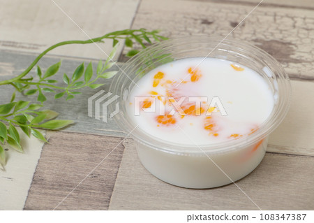 瓊脂, 牛奶, 甜點, 牛奶瓊脂, 橘子, 便利商店甜點, 乳製品, 橘子, 水果, 食品 瓊脂, 牛奶, 甜點, 牛奶瓊脂, 橘子, 便利商店甜點, 乳製品, 橘子, 水果, 食品 108347387