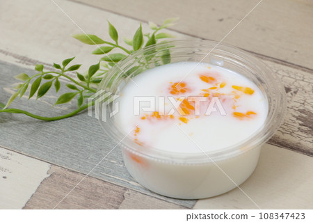 agar, milk, dessert, milk agar, mandarin orange, convenience store dessert, dairy product, mandarin orange, fruit, food 108347423