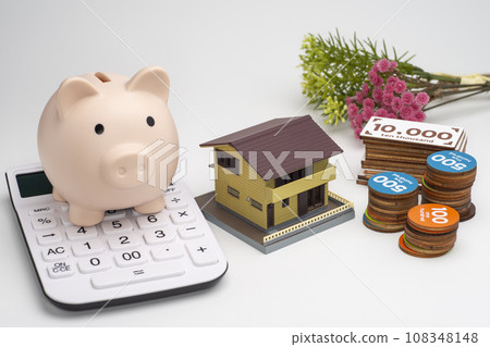 我的家、玩具錢、存錢筒和計算器 108348148