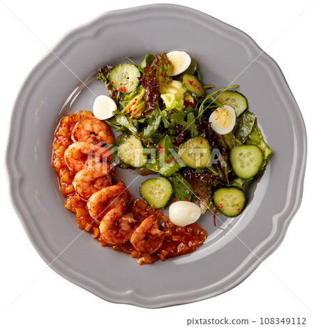 Healthy salad with grilled shrimps 108349112