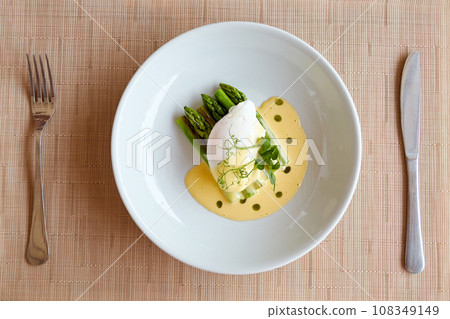 Poached egg with hollandaise sauce and asparagus. Poached egg with hollandaise sauce and asparagus. 108349149