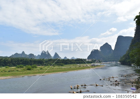 World Heritage Site in Guilin, China: The world of landscape paintings seen on the Li River 108350542