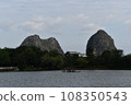 World Heritage Site in Guilin, China: The world of landscape paintings seen on the Li River 108350543