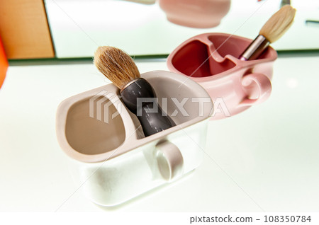 刮鬍杯,刮鬍刀,刷子,刷子,刷子 刮鬍杯,刮鬍刀,刷子,刷子,刷子 108350784
