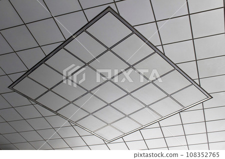 Ceiling design made up of distorted geometric patterns 108352765