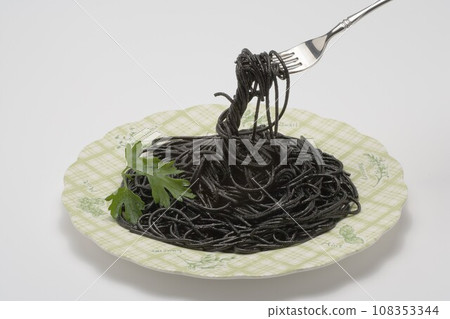 墨魚汁意大利面 108353344