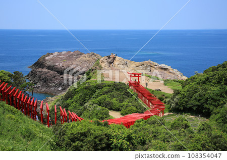 山口縣長門市元乃隅神社100鳥居 山口縣長門市元乃隅神社100鳥居 108354047