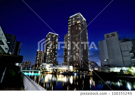 Night view of the skyscrapers of Shibaura Island Night view of the skyscrapers of Shibaura Island 108355249