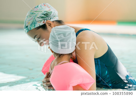 Baby swimming 108355890