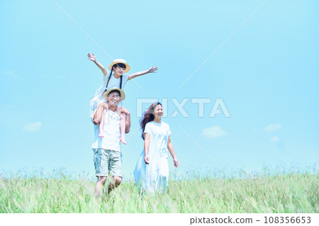 sea people family 108356653