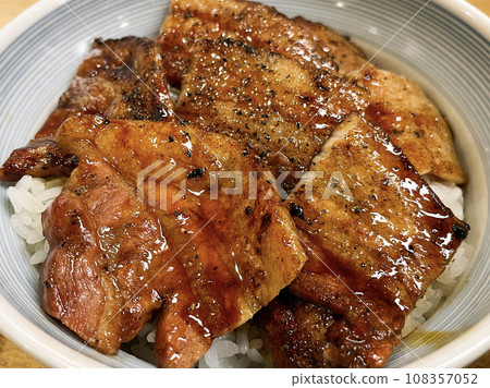 Hokkaido gourmet pork bowl Hokkaido gourmet pork bowl 108357052