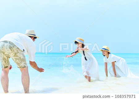 sea people family sea people family 108357071