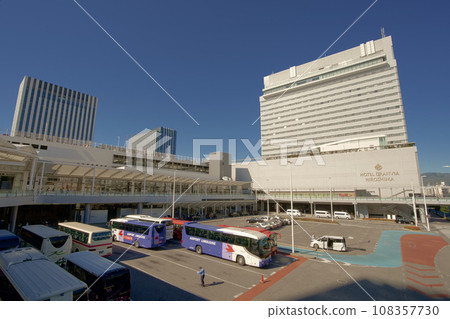 View from the southwest side of Hiroshima Station from the free passageway on the north side of Hiroshima Station, in front of Hiroshima Station View from the southwest side of Hiroshima Station from the free passageway on the north side of Hiroshima Station, in front of Hiroshima Station 108357730