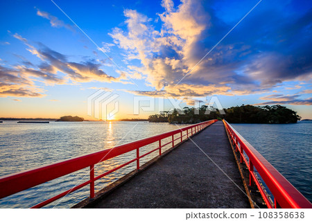 宮城縣松島町松島、福浦大橋和福浦島的日出 108358638