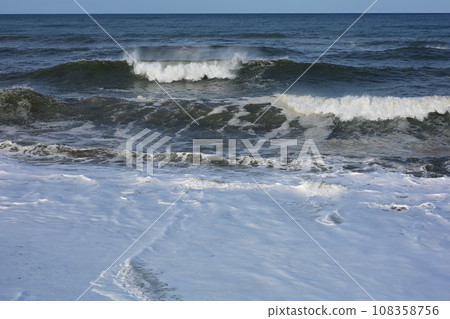 Wave photo 108358756