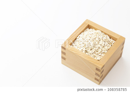 方形白色背景的捲小麥 108358785